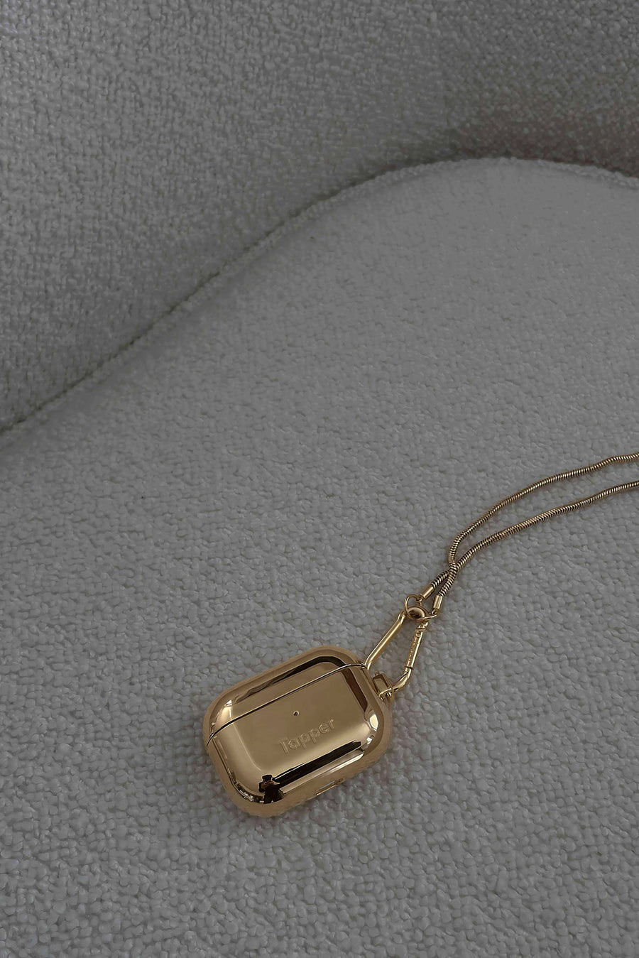 Tapper's real 18K gold plated original metal neck case jewelry protects your Apple AirPods Pro. Luxurious, elevated & accessible AirPods Pro jewellery plated in precious metals. Worried about losing your AirPods Pro? Detachable snake chain and carabiner for convenient and hassle-free safekeeping around your neck. The next must-have AirPods Pro accessory crafted for ultimate luxury. Compatible with AirPods Pro. Designed in Sweden by Tapper. Free Express Shipping at gettapper.com